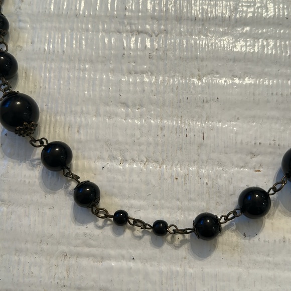 Black beaded necklace - Picture 2 of 3
